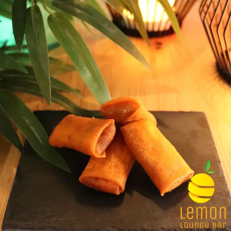 Fried wrap filled with spicy meatloaf
