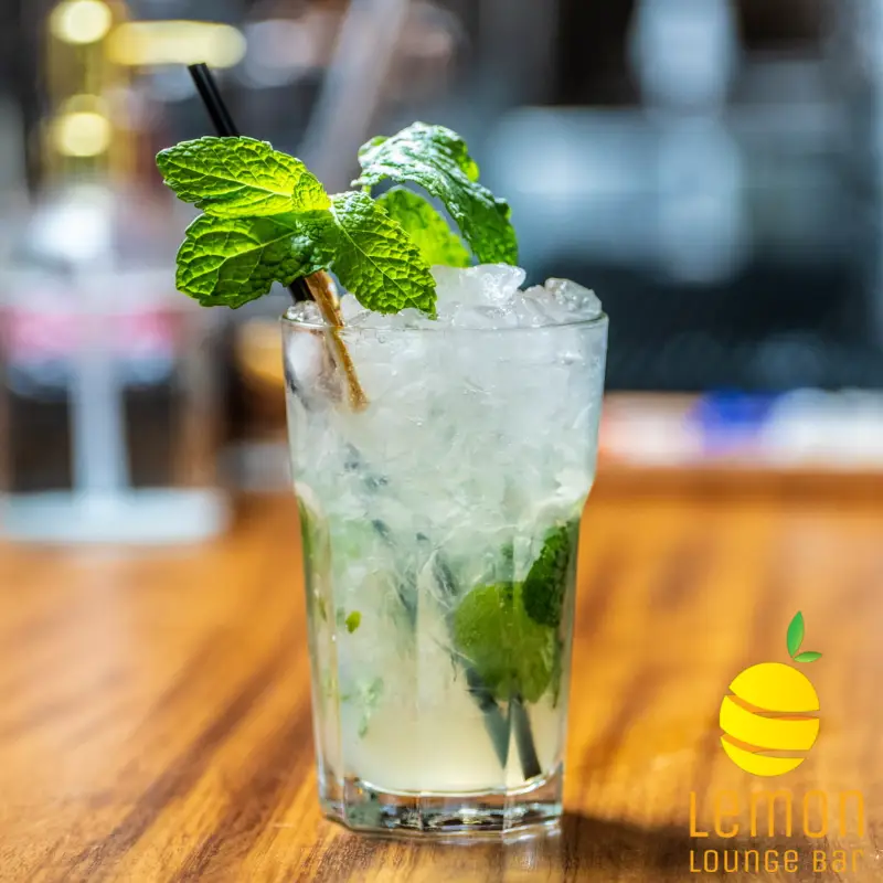 White rum, citrus syrup, lime juice, mint, soda (other flavors: passion fruit, red fruits)