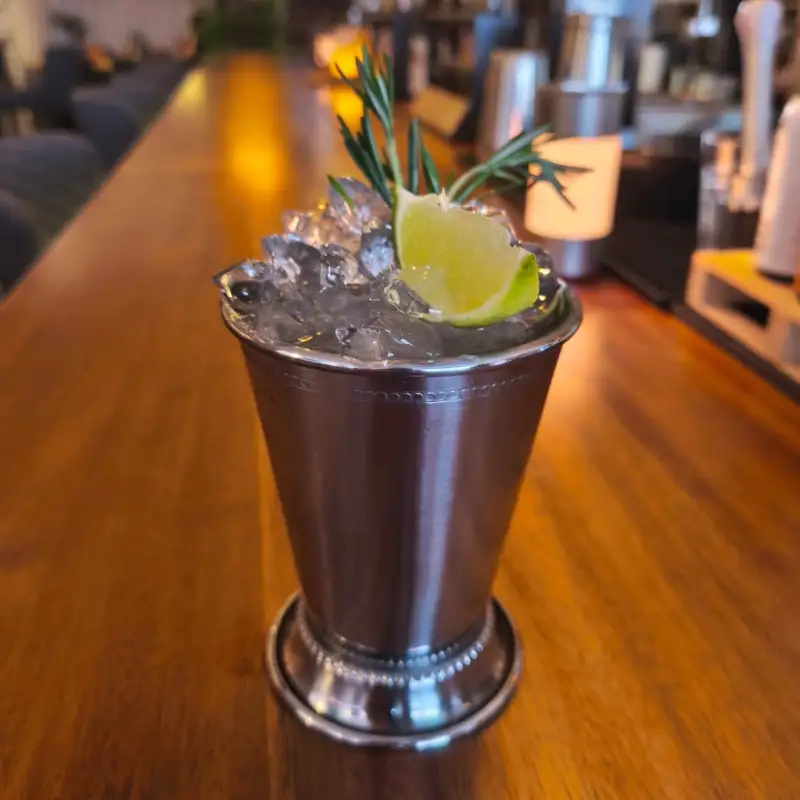 Wodka, Ginger Beer, Limette, Rosmarinsirup